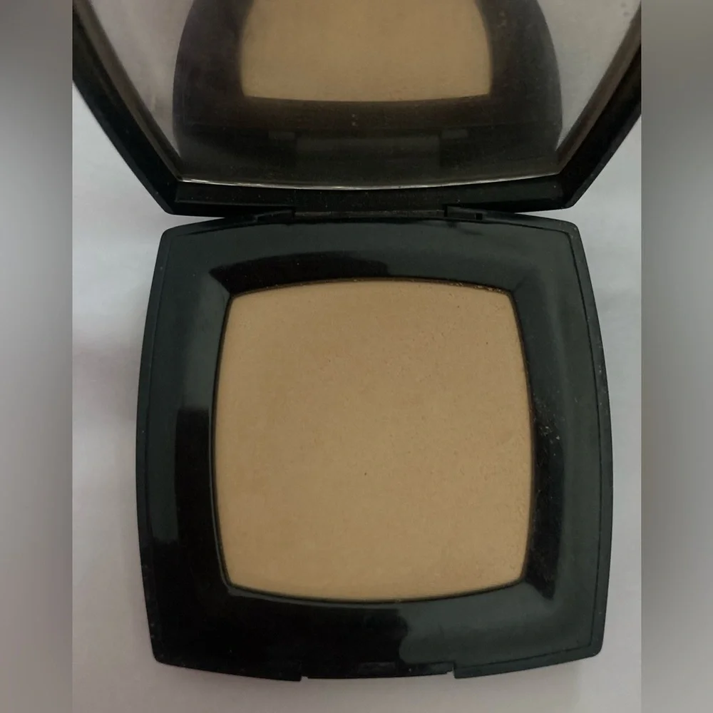 CHANEL Natural Finish Pressed Powder USED Vanille Translucent Sun Compact USED
